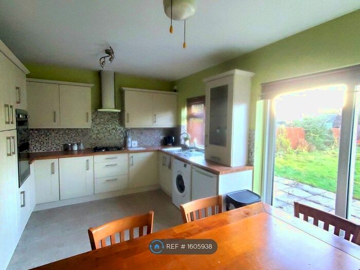 4 Bedroom Semi-Detached House To Rent In Bosworth Road, Birmingham, B26