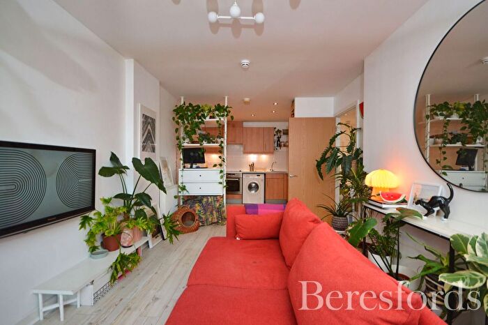 1 Bedroom Flat For Sale In Holly Court, Dolphin Approach, RM1
