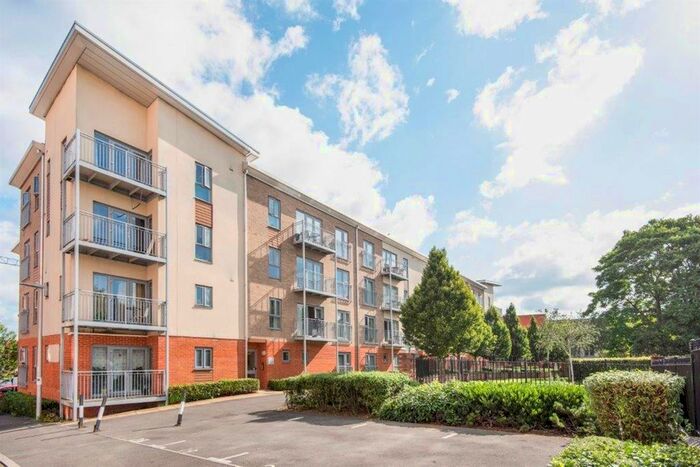 2 Bedroom Flat To Rent In Ashdown House, Reading, RG30