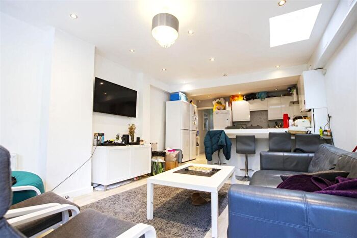 6 Bedroom House To Rent In Heeley Road, Birmingham, West Midlands, B29