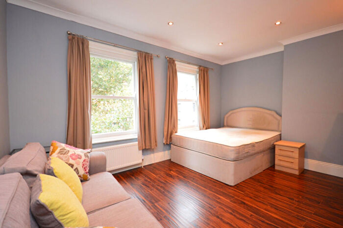 3 Bedroom Flat To Rent In Ford Square, Whitechapel, E1