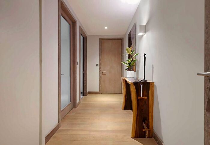 1 Bedroom Flat For Sale In Cummings House, Chivers Passage, SW18