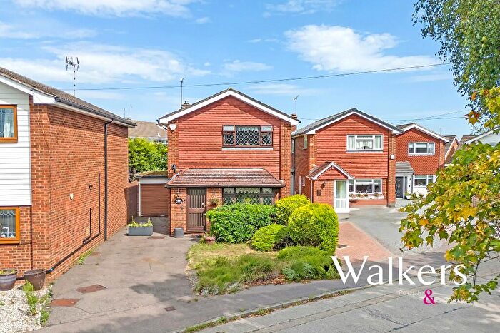 3 Bedroom Link Detached House For Sale In Kiln Field, Hook End, CM15