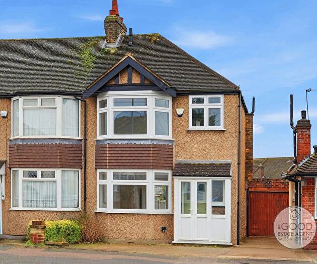 3 Bedroom End Of Terrace House For Sale In Oakwood Hill, Loughton, IG10