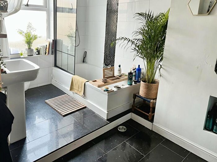 3 Bedroom Terraced House For Sale In Commercial Street, Todmorden, OL14
