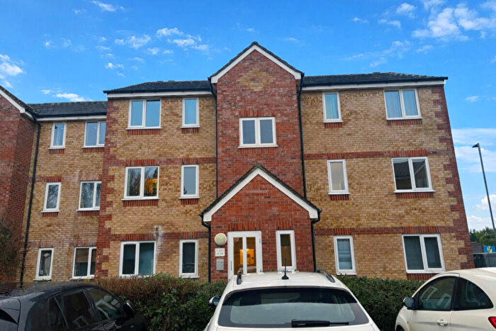 2 Bedroom Flat To Rent In Prestatyn Close, Stevenage, SG1