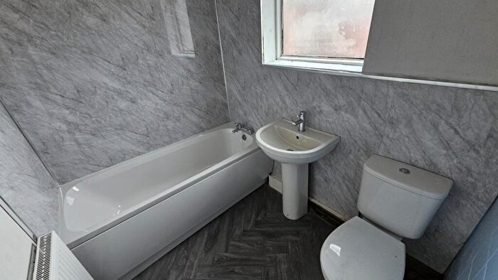 2 Bedroom House To Rent In Snape Hill Road, Darfield, S73