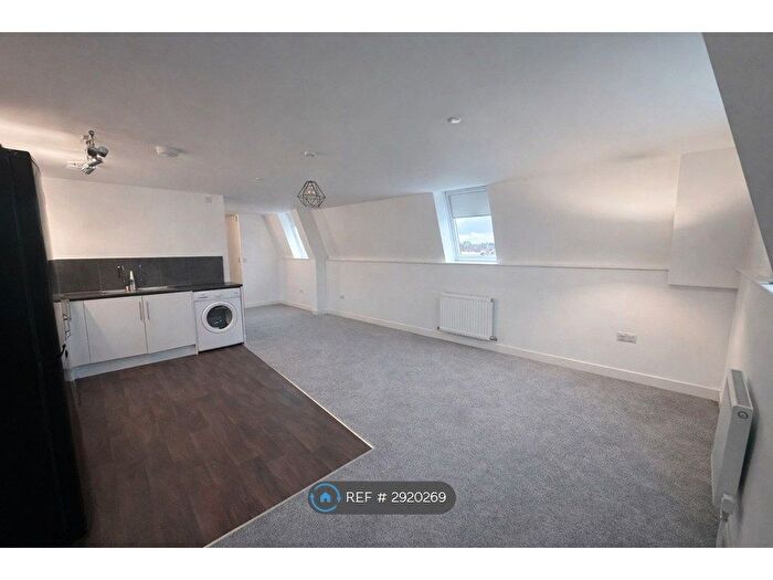 1 Bedroom Flat To Rent In West Court, Bedminster, Bristol, BS3