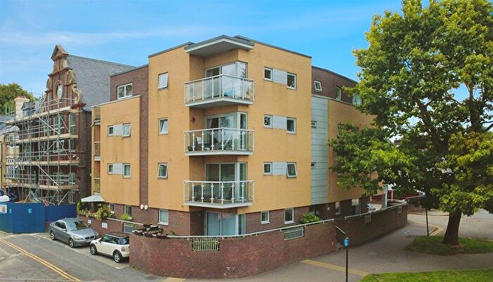1 Bedroom Flat For Sale In Heath Park House, Cotterells, Hemel Hempstead, HP1