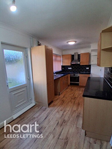 3 Bedroom Detached House To Rent In Miles Hill Avenue, Leeds, LS7