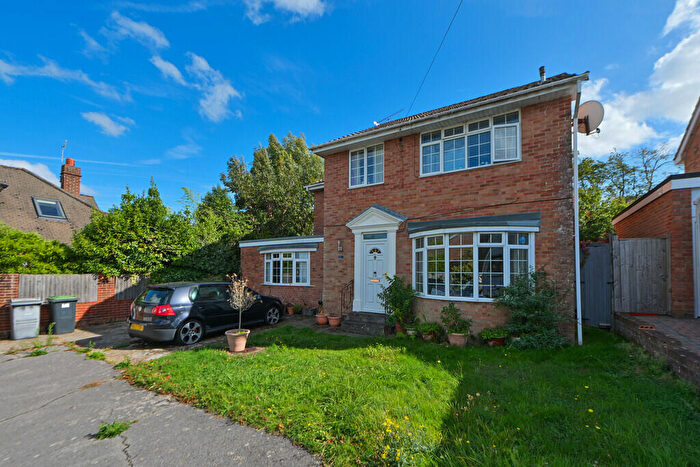 4 Bedroom Detached House For Sale In Oakmont Drive, Waterlooville, PO8