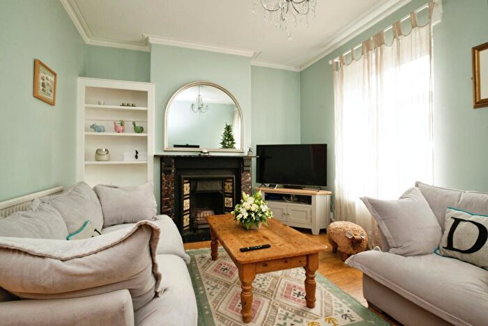 1 Bedroom Flat To Rent In Bangor Street, Roath, CF24