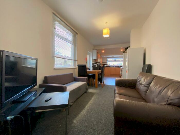 5 Bedroom Terraced House To Rent In Lisvane Street, Cathays, CF24