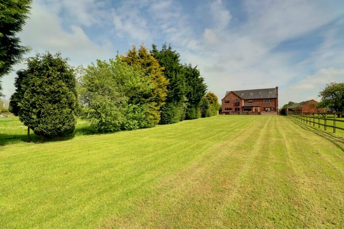 6 Bedroom Detached House For Sale In Trentside, Derrythorpe, DN17