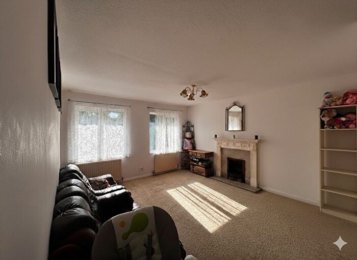 1 Bedroom Flat To Rent In Repens Way, Hayes, UB4