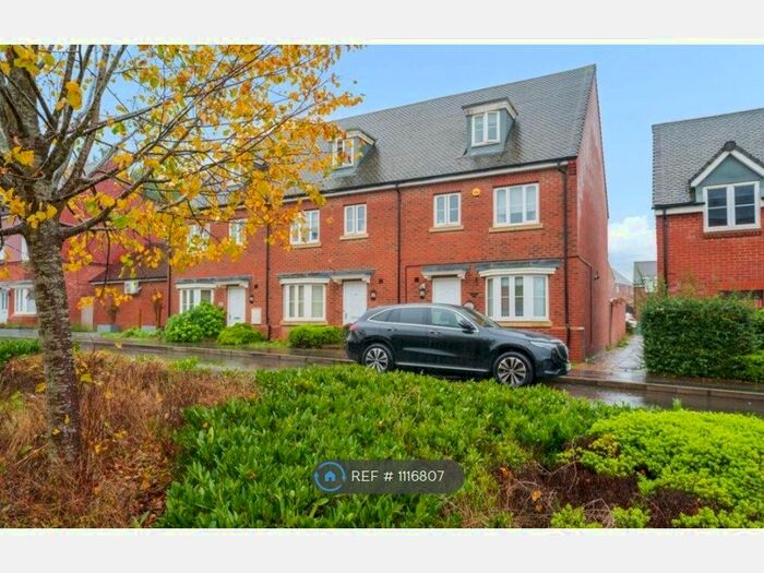4 Bedroom End Of Terrace House To Rent In Sparrowhawk Way, Bracknell, RG12