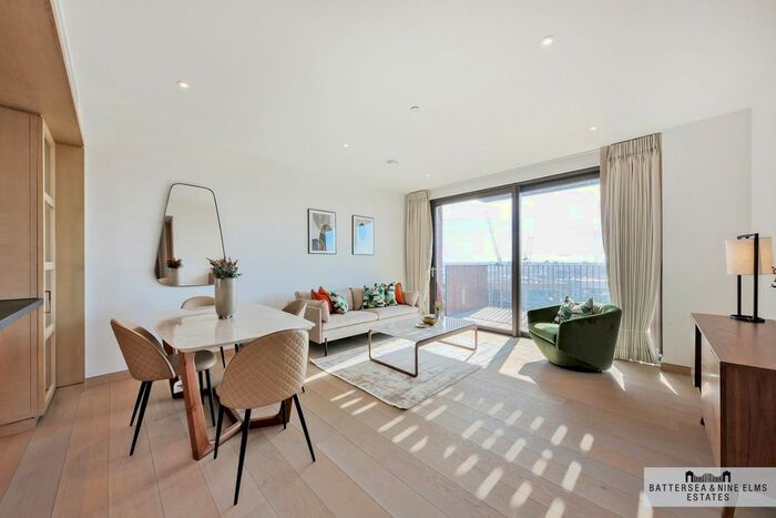 2 Bedroom Flat To Rent In Viaduct Gardens, London, SW11