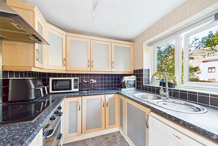 1 Bedroom Apartment For Sale In Woodpeckers, Crowthorne Road, Bracknell, Berkshire, RG12