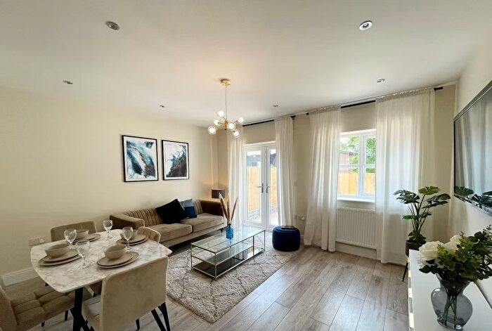 3 Bedroom Terraced House To Rent In Crescent Drive, Aldershot, GU12