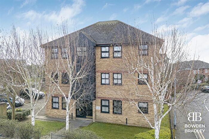 1 Bedroom Apartment To Rent In Manford Way, Chigwell, IG7