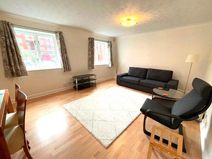 2 Bedroom Flat To Rent In James Brindley Basin, Manchester, Greater Manchester, M1