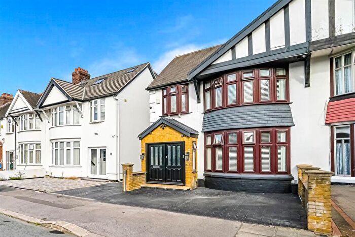 4 Bedroom End Of Terrace House For Sale In Sandhurst Drive, Ilford, IG3