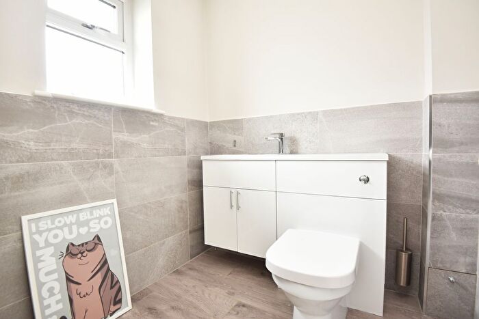 4 Bedroom Detached House For Sale In Chatsworth Grove, Harrogate, HG1