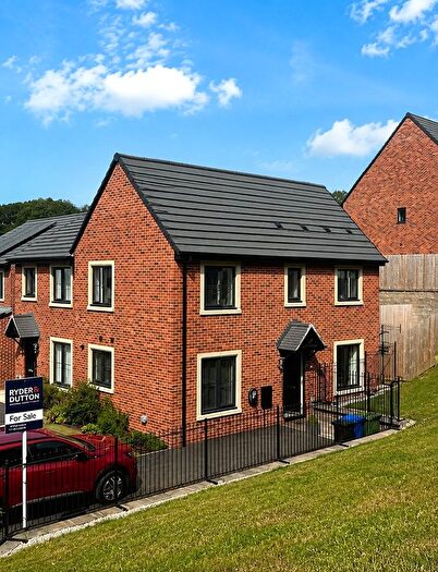 3 Bedroom Semi-Detached House For Sale In Seymour Close, Rawtenstall, Rossendale, BB4