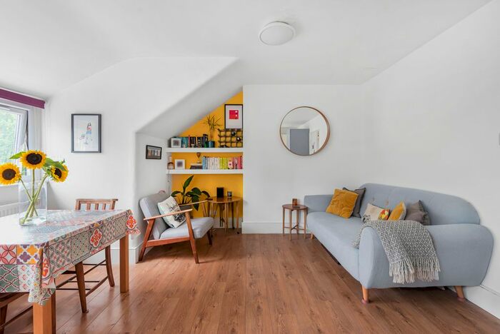 2 Bedroom Flat To Rent In Haslemere Road, Crouch End, London, N8