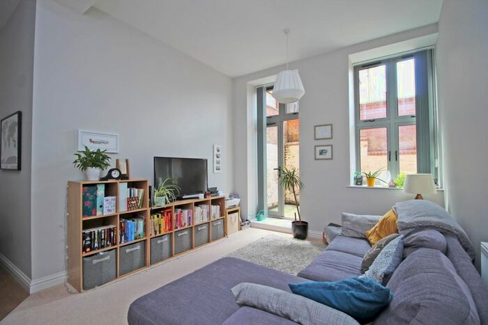 1 Bedroom Flat To Rent In Coronation Avenue, Bath, BA2