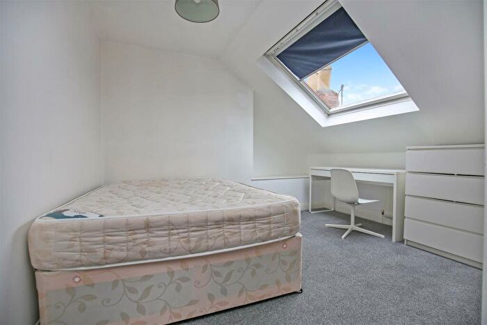 5 Bedroom Maisonette To Rent In (£pppw) Newlands Road, Jesmond, Newcastle Upon Tyne, NE2