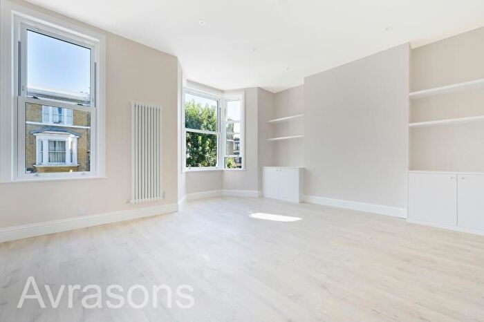 3 Bedroom Flat To Rent In Offley Road, Oval, SW9