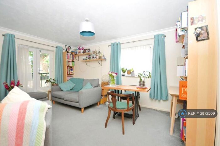 2 Bedroom Flat To Rent In Deans Gate Close, London, SE23