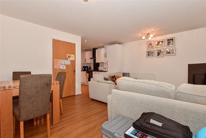 2 Bedroom Flat For Sale In Clifford Way, Maidstone, Kent, ME16