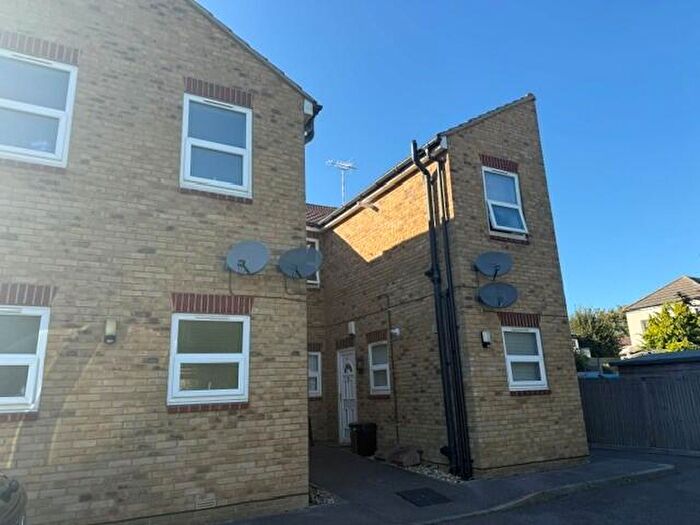 1 Bedroom Maisonette To Rent In Fox Street, Gillingham., ME7