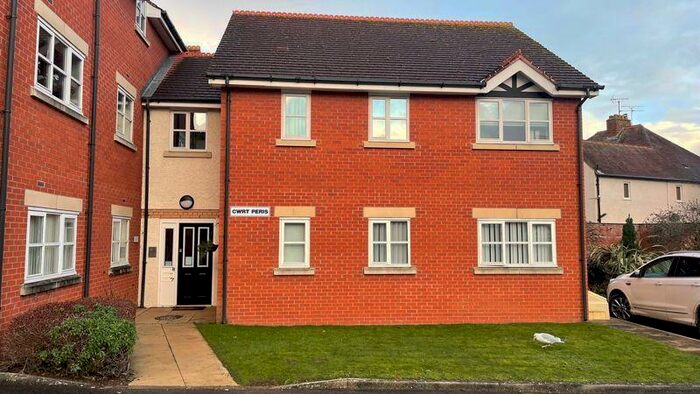 2 Bedroom Apartment To Rent In Colwyn Crescent, Colwyn Bay, LL28
