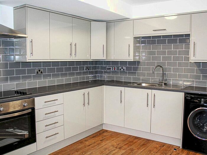 2 Bedroom Flat To Rent In East Parade, Harrogate, North Yorkshire, HG1