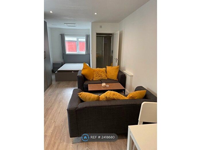 Studio To Rent In City Road, Cardiff, CF24