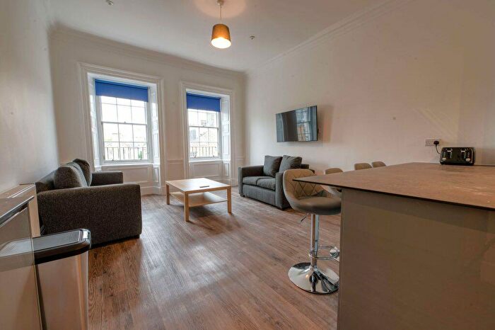 5 Bedroom Flat To Rent In P – Nicolson Street, Edinburgh, EH8