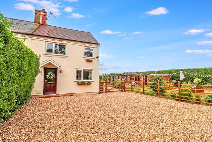 3 Bedroom Semi-Detached House For Sale In Marsh Road, North Wootton, King's Lynn, Norfolk, PE30