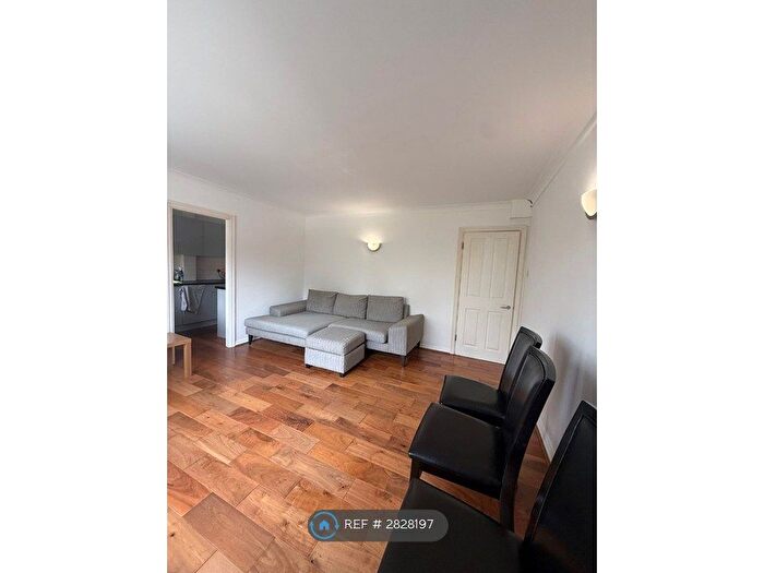 1 Bedroom Flat To Rent In Dunraven Drive, Enfield, EN2