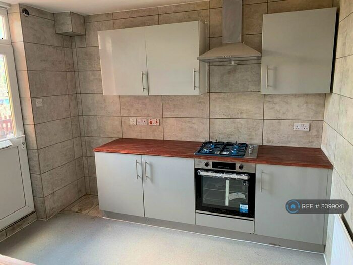 3 Bedroom Maisonette To Rent In Green Lanes, London, N21