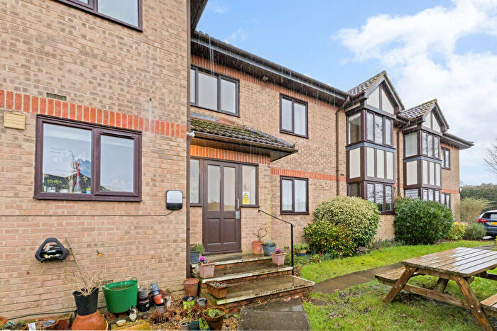 1 Bedroom Flat For Sale In Robin Court, Harpenden, AL5