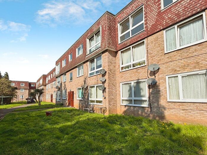 1 Bedroom Apartment To Rent In Church Street, Dagenham, RM10