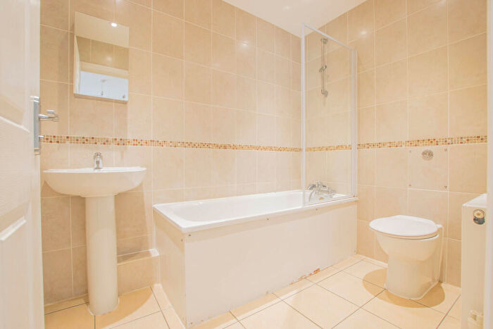 2 Bedroom Apartment To Rent In High Street, Hoddesdon, EN11