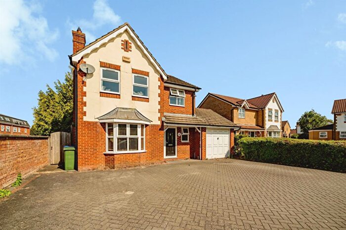 4 Bedroom Detached House For Sale In Chaffinch, Aylesbury, HP19
