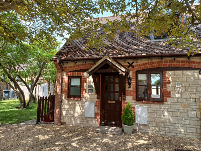 1 Bedroom Cottage To Rent In Milestone Road, Carterton, Oxfordshire, OX18