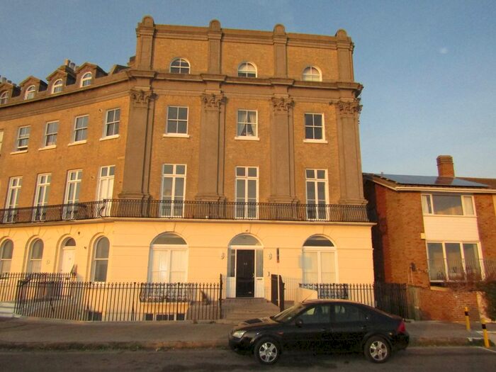 1 Bedroom Flat To Rent In Sea Front - Silver Sub, Hayling Island, PO11