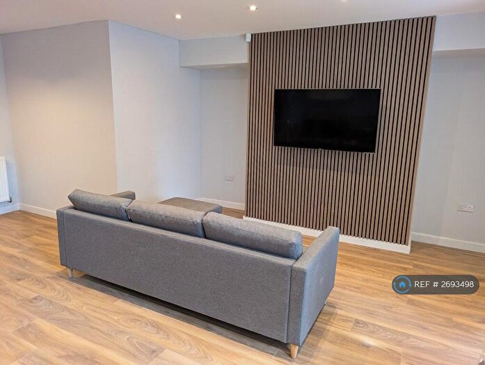 2 Bedroom Flat To Rent In Victoria Road, Leeds, LS6