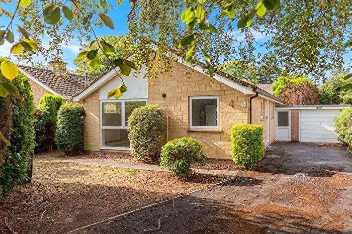 3 Bedroom Bungalow For Sale In Rose Acre, Bristol, BS10